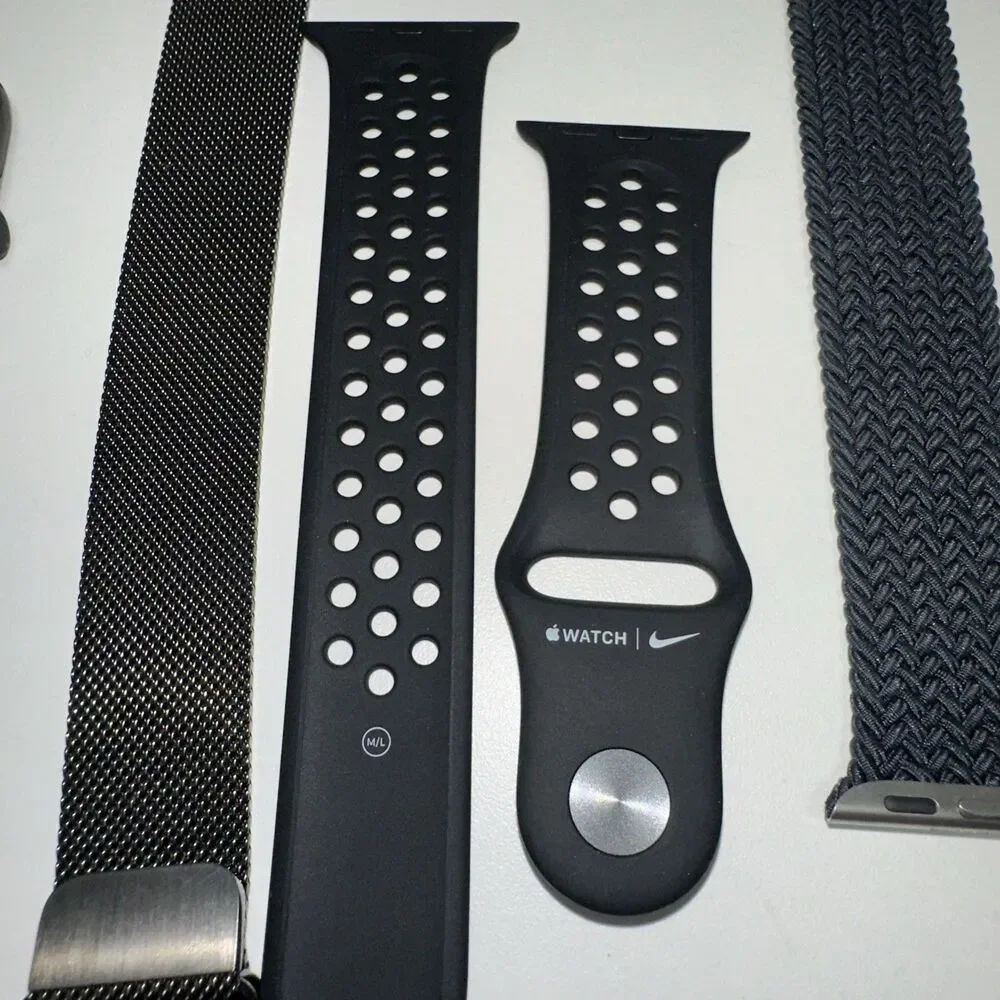 Apple Watch Series 4 GPS 40MM Space Gray Aluminum Case & 4 Bands, Nike, Sports